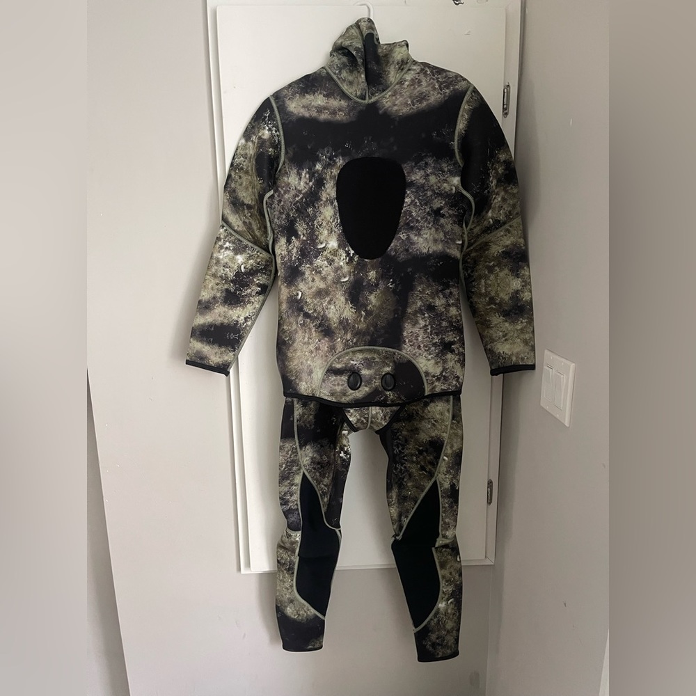 S*O*L*D BRAND NEW 3mm FULL WETSUIT